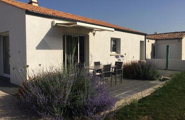Maison à Longeville-sur-Mer : Plage, Surf et Détente - FR-1-336-109