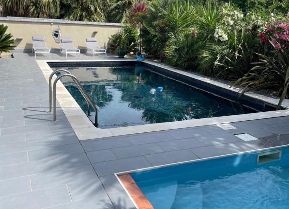 Maison 9 couchages avec piscine et jardin au calme