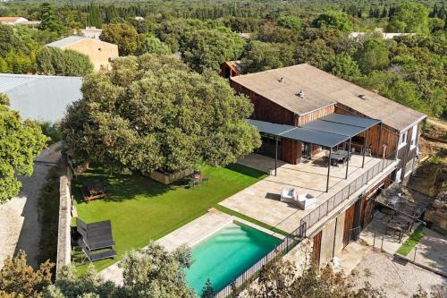 Maison atypique avec piscine "le loft 248"