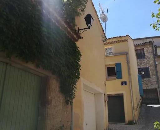 Maison au cœur d'un petit village provençal proche Vaison la Romaine