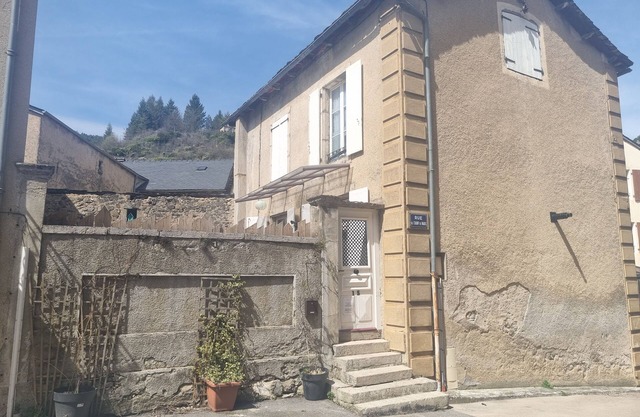 Maison a Louer Calme en Plein Centre du Village Avec Toutes les Commodités