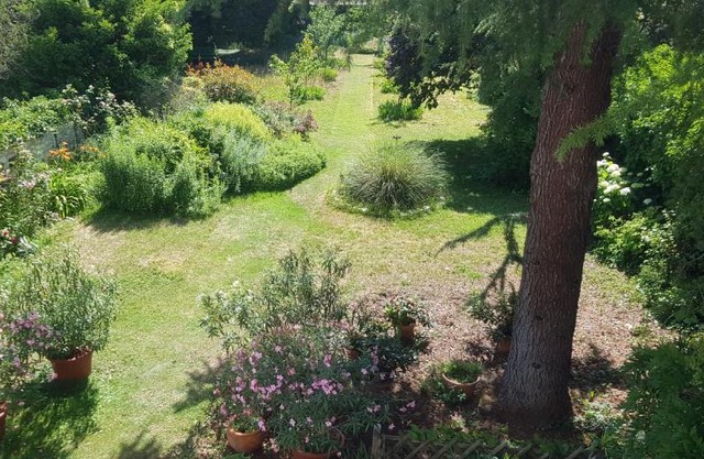 Maison Anne face to park in Vernon Giverny