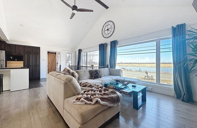 Maison au bord de l'eau + Spa extérieur en face du lac Saint Pierre