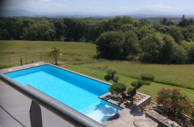 maison au milieu de 9 hectares avec piscine chauffée