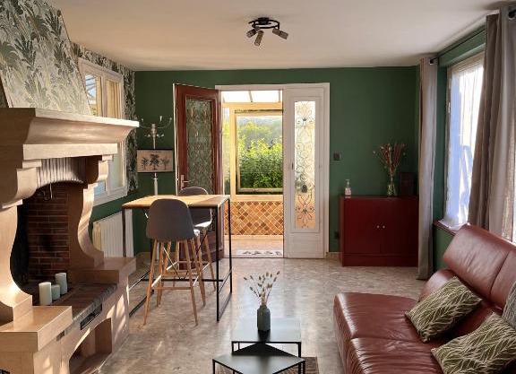 Maison avec accès indépendant, au centre-ville de Tournus