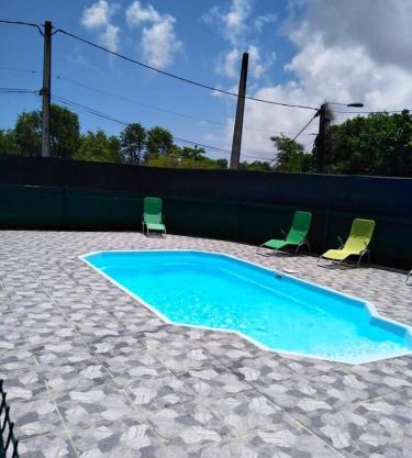 Maison charmante proche de la plage au Moule avec piscine