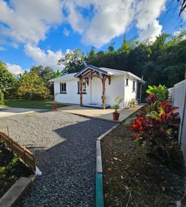 Maison cosy à Lamentin, 20m², climatisation