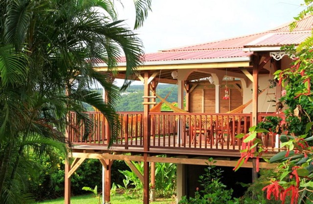 Maison de 3 chambres a Deshaies a 500 m de la plage avec vue sur la mer jardin clos et wifi
