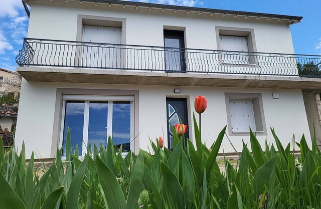 Maison de Campagne, calm and views of the surrounding countryside guaranteed.