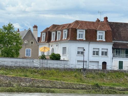 Maison de charme au bord du Cher, proche de Beauval et des Châteaux de la Loire