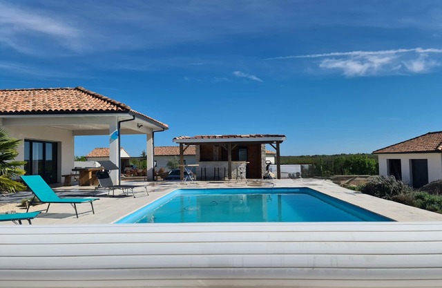 Maison Familiale au Cœur du Village de Cieurac, Pays de la Truffe