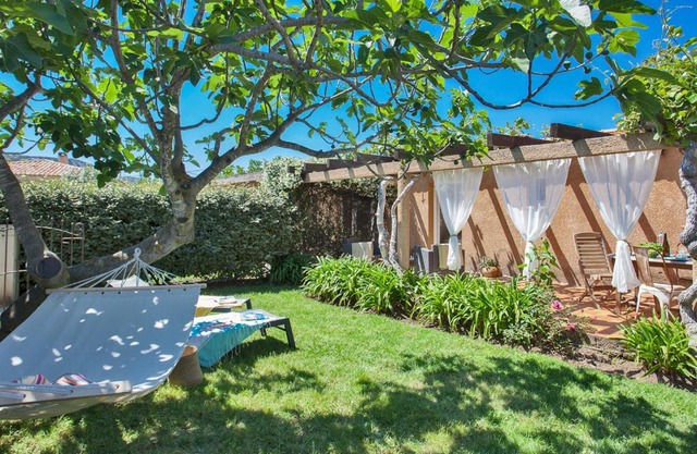 maison kiwi avec piscine chauffée terrasse jardin et bbq à Calvi