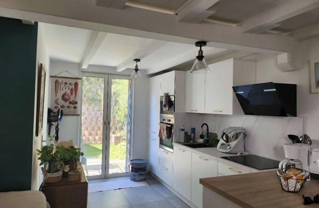 Maison Mitoyenne sur un Côté Cocooning Restaurée en 2022 à la Décoration Soignée
