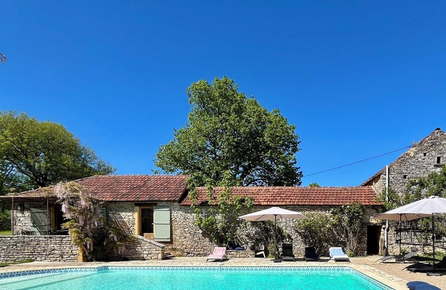 Maison Nina: un Ancien Corps de Ferme Rénové Avec Piscine, Entre Dordogne et Lot