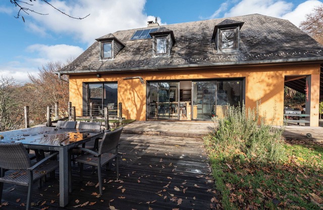 Maison Paul, on the Hill in the Pyrenees with Mountain View, Private Terrace and Wi-Fi