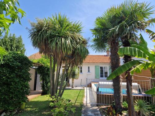 Maison rénovée avec piscine, jardin clos et terrasse, à 5 min de la plage et des commerces - FR-1-706-5