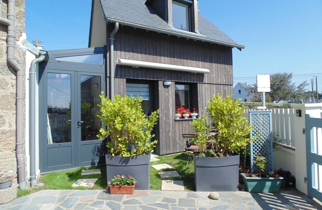 Maison studio neuf pour 2 personnes, vue mer, 80 m de la plage