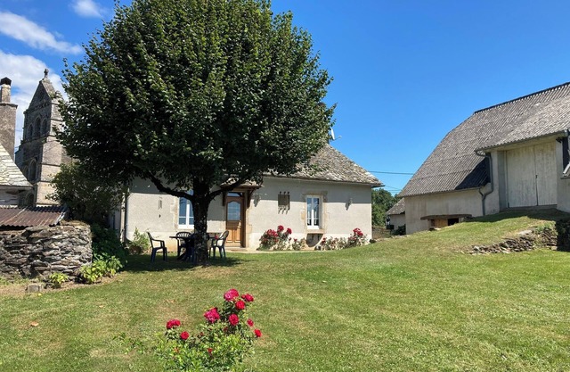 Maison Typique au Calme Dans un Charmant Hameau Auvergnat