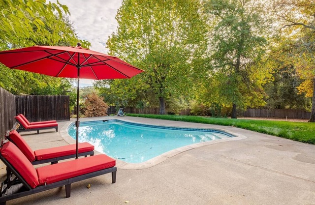 Majestic Redwoods, Pool, Hot Tub, Chefs Kitchen