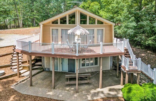 MAJOR DOCK RENOVATION - SPRING 2025! Cozy, Pet Friendly Lakefront Home! Come Visit "Lake Lure"!