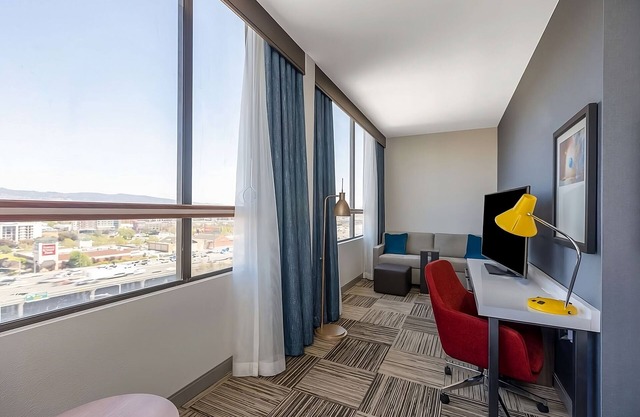 Make Your Trip More Enjoyable! Parking, Pets Allowed, Near Shorebird Park!