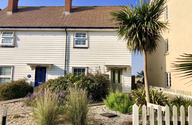 Mallow Cottage - a cottage that sleeps 4 guests in 2 bedrooms