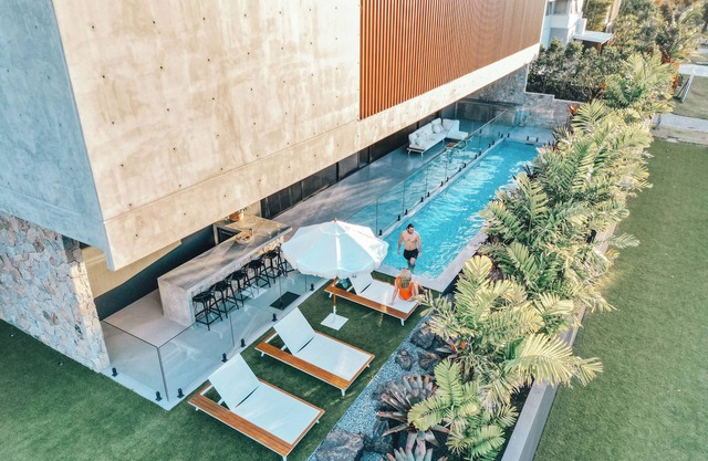 Mana Beach House | Award-winning, Heated Pool, Gym