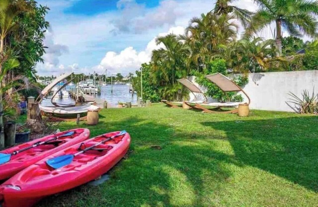 Manatee Pocket! Whole House & Backyard to Yourself