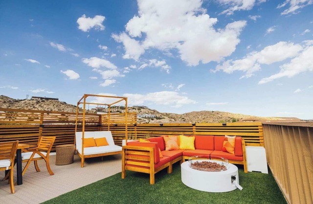 Mandarin Escape: Views|Hot Tub|Boulders