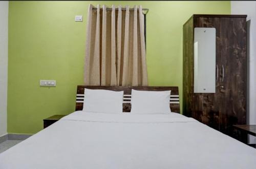 Mango tree lodging