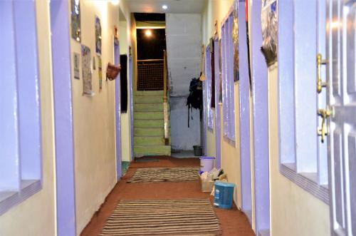 MANOKUR - E- BASA HOTEl