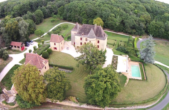 MANOR wilderness near a village and wonders of Périgord