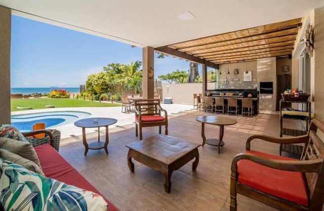 Mansão Pé na Areia da Praia de Geribá com Seis Suítes Por Luxury Rentals