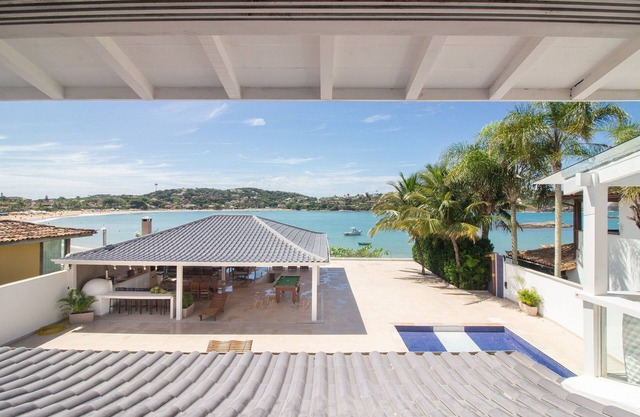 Mansão Pé na Areia Ferradura com 4Suítes