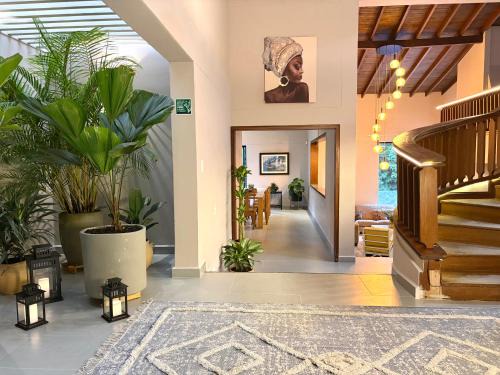 MANSION BR VILLA Piscina, Jacuzzi, 6 min de Provenza