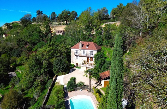 Mansion house & guests house with heated pool/AC and speed internet in Domme