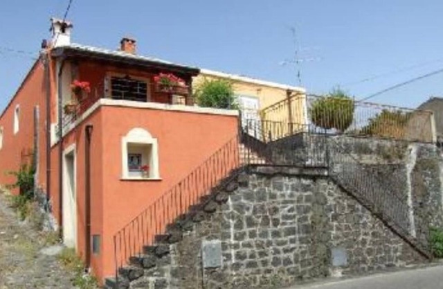 Mansion - Milo, typical sicilian house located in the Etna Park.... only a few kilometers from the touristic places. House with character