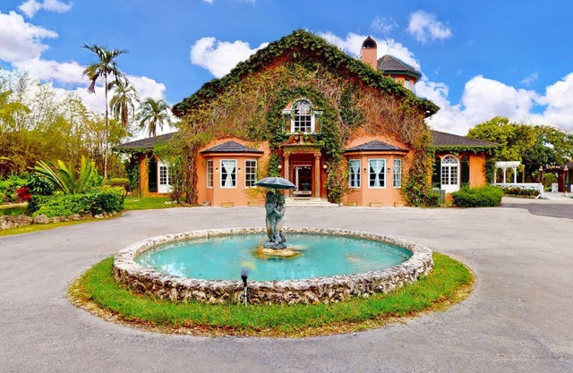 MANSION, short term rentals and events, perfect for weddings.