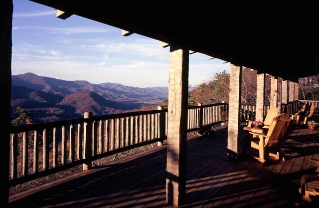 Maple Leaf Lodge in Gated Smoky Mountain Retreat Community