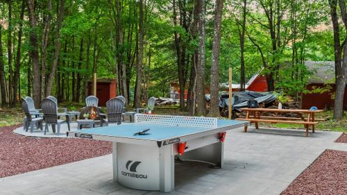 Maple Oasis by AvantStay Newly Built w Hot Tub Game Room Fire Pit