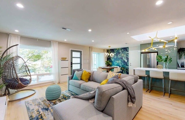 @ Marbella Lane - SJ Designer Home | 3BR | Ldry+P