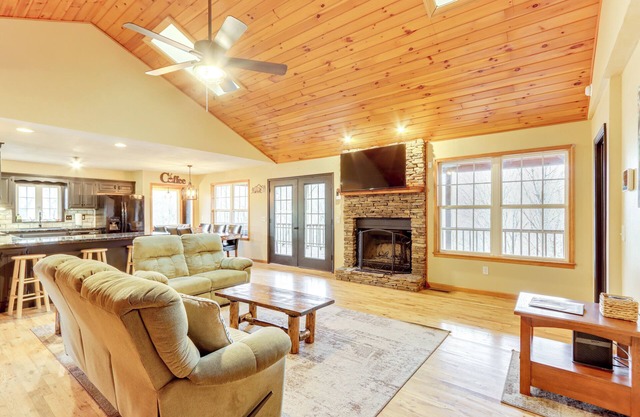 Marble Vacation Rental w/Hot Tub & Fire Pit