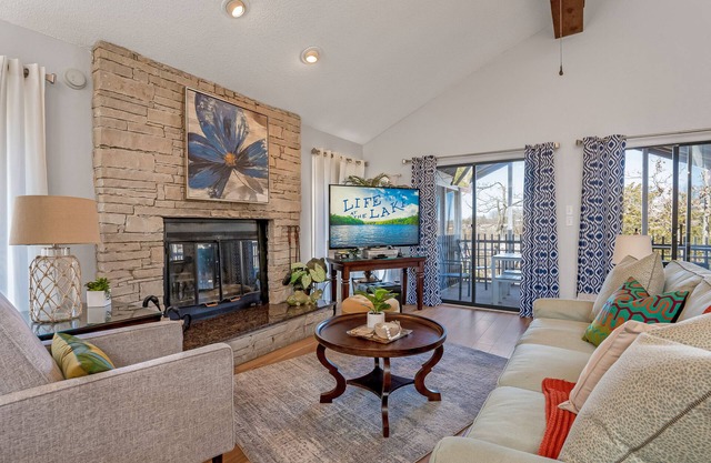 MARGARITAVILLE RESORT Tan Tar A Estates-4 Bed 5 Baths with Hot Tub & Fireplace.