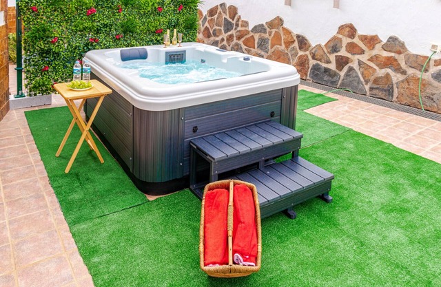 Mari House With Jacuzzi and BBQ by CanariasGetaway