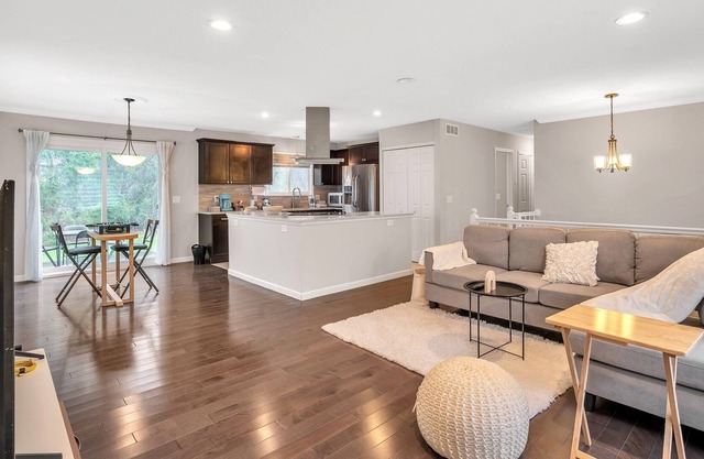 Maria's villa 1 one mile from lake with fire pit by RedAwning