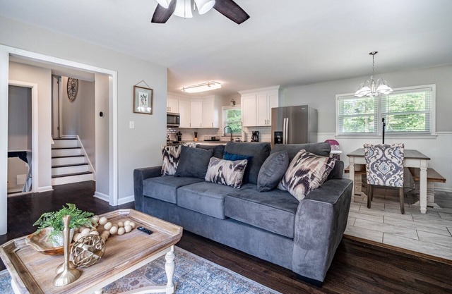 Marietta! Near the Square, Pets & Long stays ok. Entire home