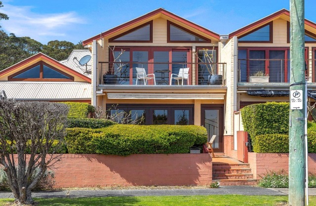 Marina Bay View by HolidayCo.