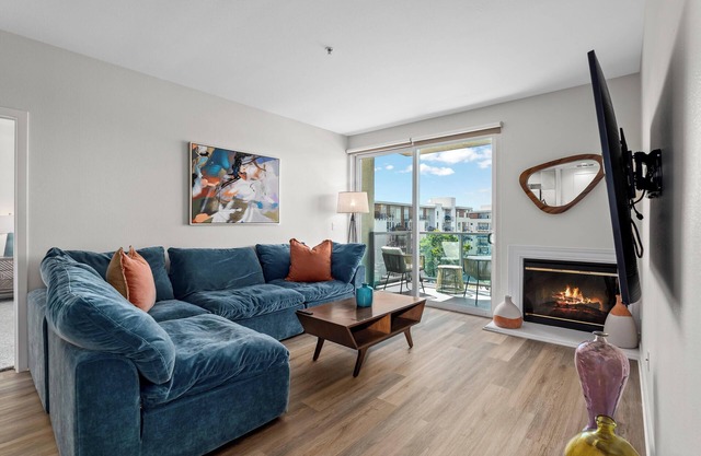 Marina Dreamscape – Luxe 2BR Coastal Retreat