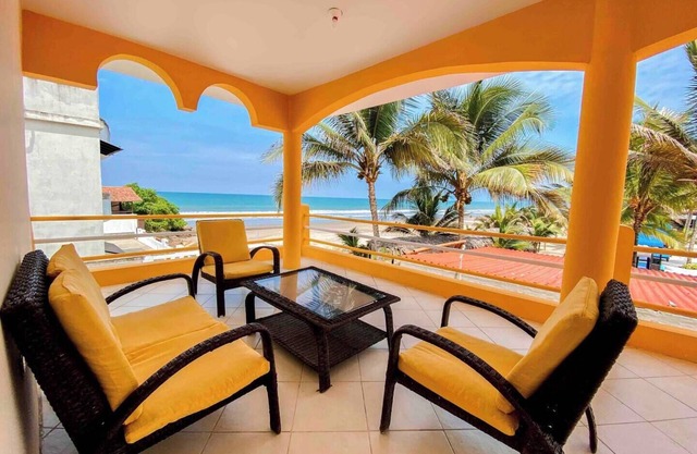 Mario’s Beach House facing the sea with private pool in lovely San Clemente