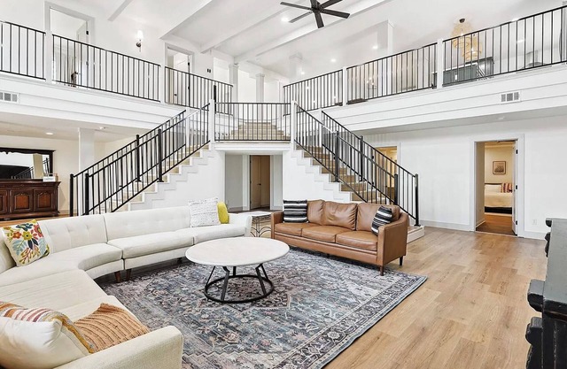 Marlin House Retreat Home w/Pool! Perfect for large groups on 6 acres!